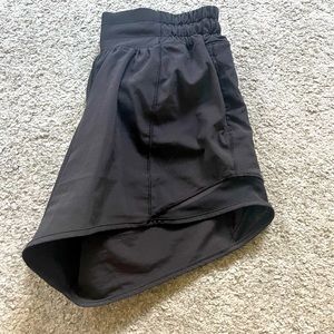 black lululemon shorts